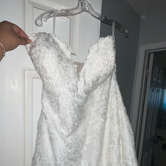 Essence of Australia Wedding Dress - Picture 9 of 12